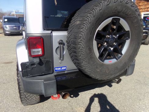 Used 2017 Jeep Wrangler Unlimited Sahara image 8