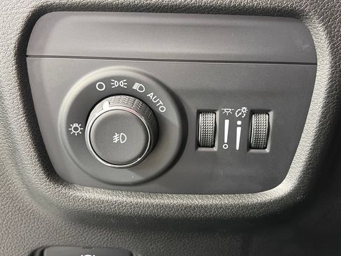 Used 2024 Jeep Grand Cherokee Limited AWD/4WD image 24