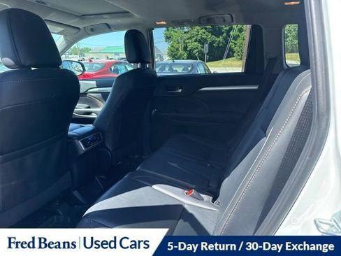 Used 2019 Toyota Highlander XLE AWD/4WD image 22