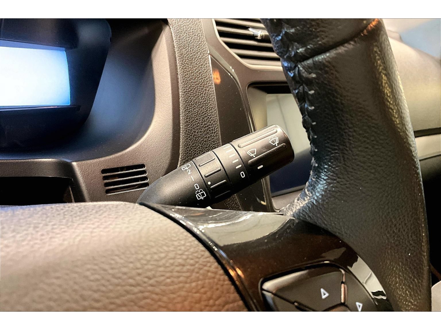 Used 2019 Ford Explorer XLT w/ Equipment Group 201A AWD/4WD image 20