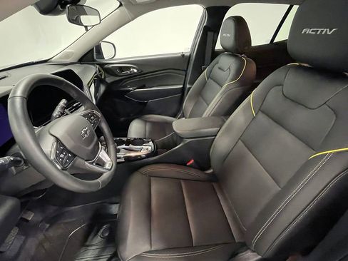 Used 2025 Chevrolet Trax ACTIV FWD image 3