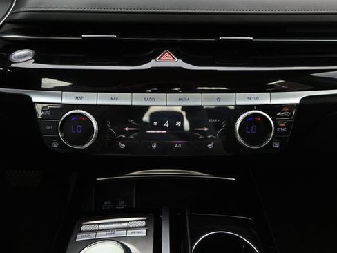 Used 2023 Genesis G80 2.5T image 18