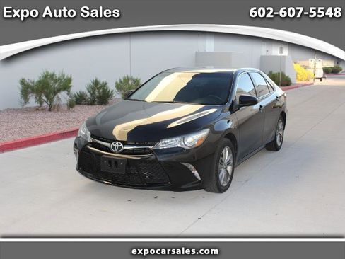 Used 2016 Toyota Camry SE image 1