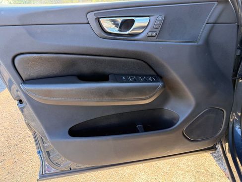 Used 2020 Volvo XC60 T6 Momentum image 10