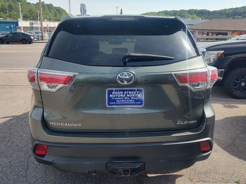 Used 2016 Toyota Highlander XLE w/ Four Season Floor Mat Package AWD/4WD image 23