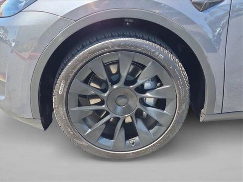 Used 2023 Tesla Model Y Long Range AWD/4WD image 26