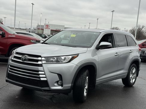 Used 2019 Toyota Highlander Limited image 15