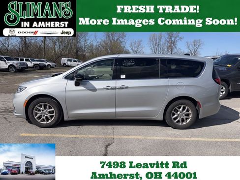 Used 2024 Chrysler Pacifica Touring-L image 1