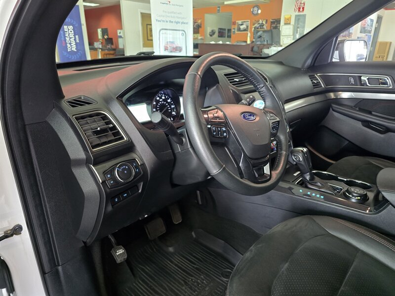 Used 2018 Ford Explorer XLT w/ Equipment Group 202A AWD/4WD image 8