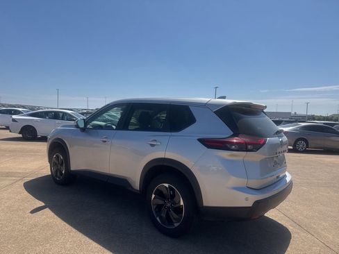 Certified 2024 Nissan Rogue SV image 14