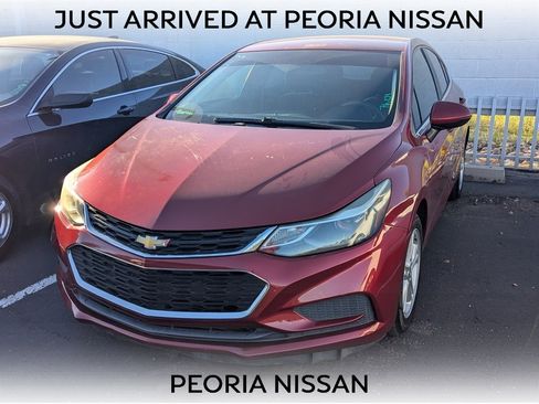 Used 2017 Chevrolet Cruze LT w/ Convenience Package image 1