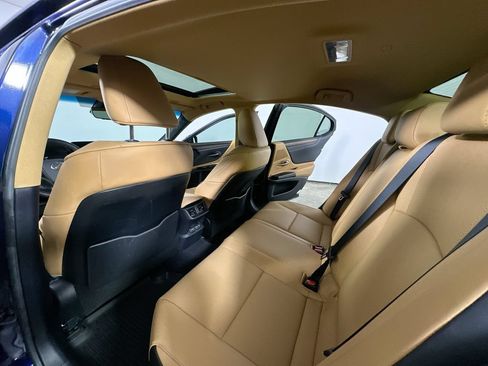 Used 2025 Lexus ES 300h w/ Premium Package FWD image 13