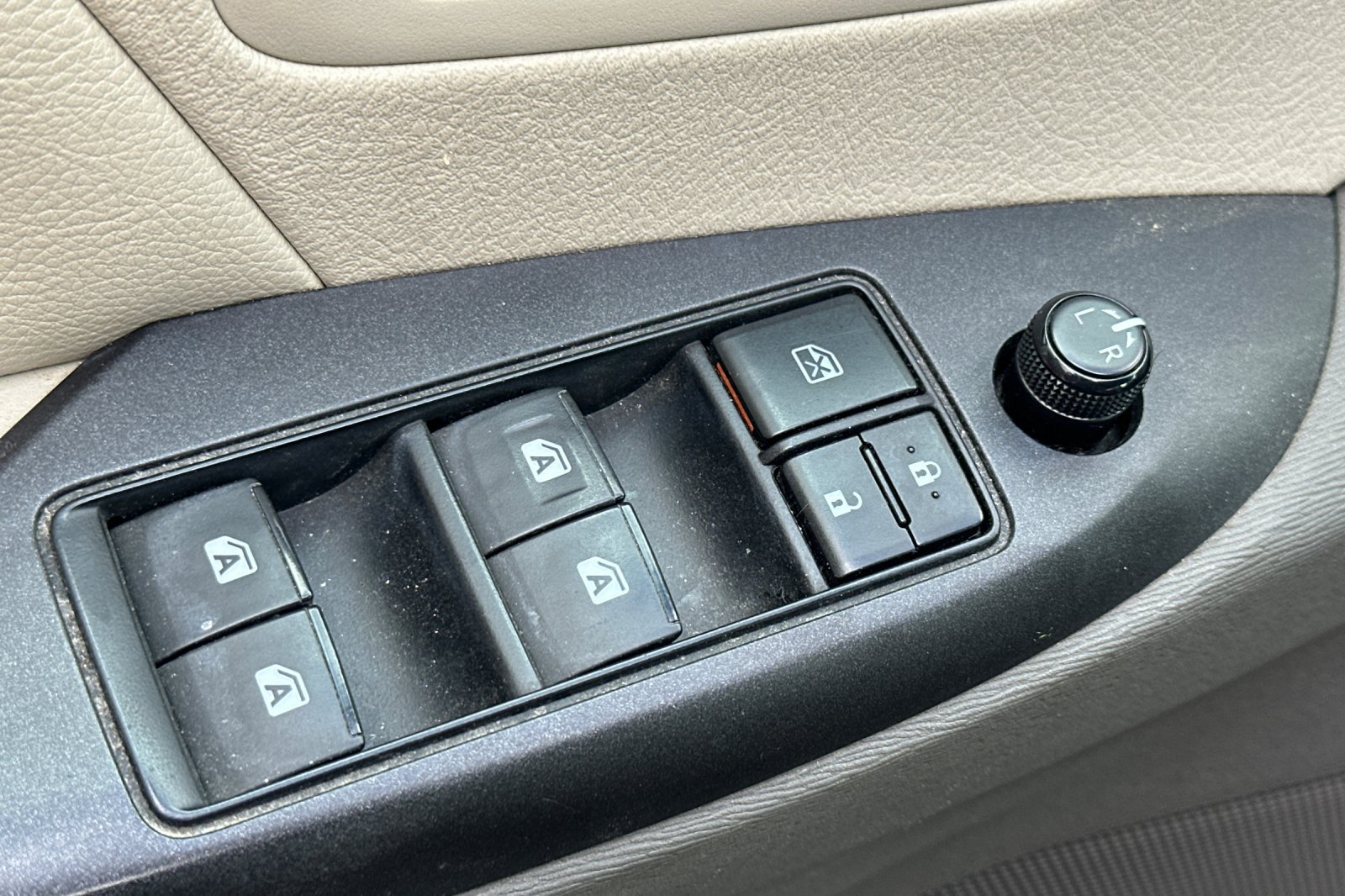 Used 2015 Toyota Sienna LE FWD image 12