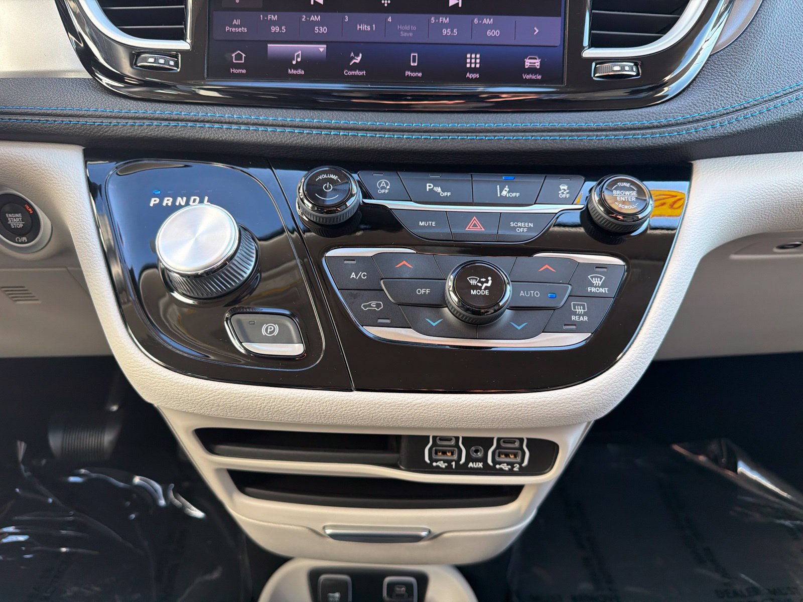 Used 2021 Chrysler Pacifica Touring w/ Cold Weather Group FWD image 31