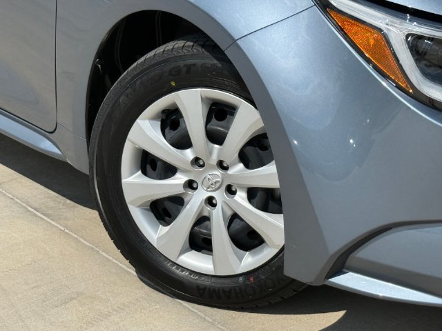 Used 2026 Toyota Corolla LE FWD image 6