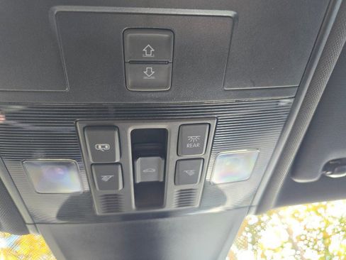 Used 2022 Volkswagen Tiguan SE R-Line image 38