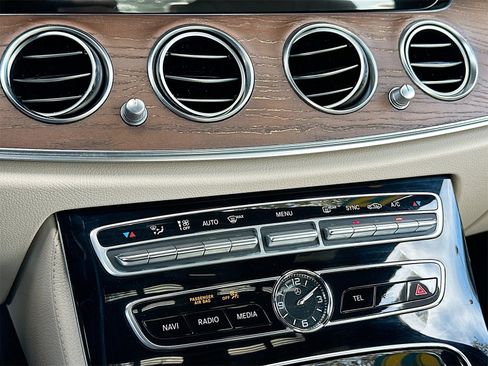 Used 2017 Mercedes-Benz E 300 image 16