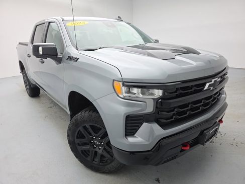 Used 2023 Chevrolet Silverado 1500 LT Trail Boss w/ LT Trail Boss Premium Package AWD/4WD image 3