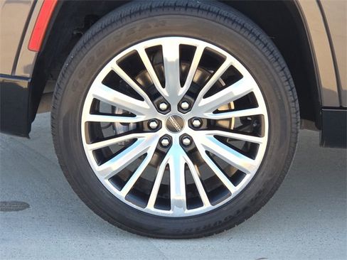 Used 2022 Jeep Grand Wagoneer Series III image 9