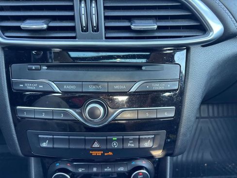 Used 2017 INFINITI QX30 Premium w/ Navigation Package image 22
