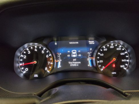 Used 2025 Jeep Compass Trailhawk w/ Trailer Tow Group AWD/4WD image 23