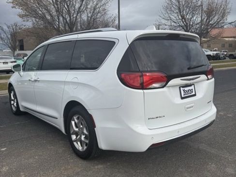 Used 2019 Chrysler Pacifica Limited image 8
