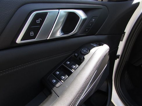 Used 2023 BMW X5 xDrive40i w/ Premium Package image 7