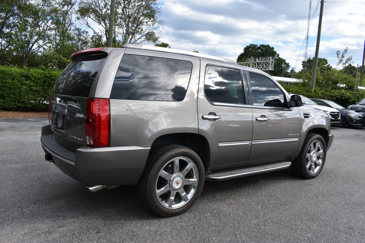 Used 2013 Cadillac Escalade Luxury AWD/4WD image 2
