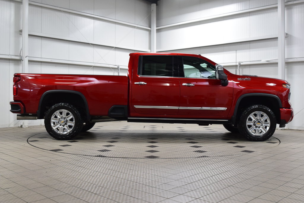 Used 2024 Chevrolet Silverado 3500 High Country w/ Technology Package AWD/4WD image 9