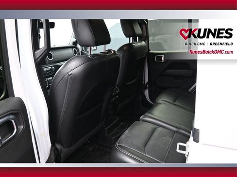 Used 2020 Jeep Wrangler Unlimited Sahara image 14