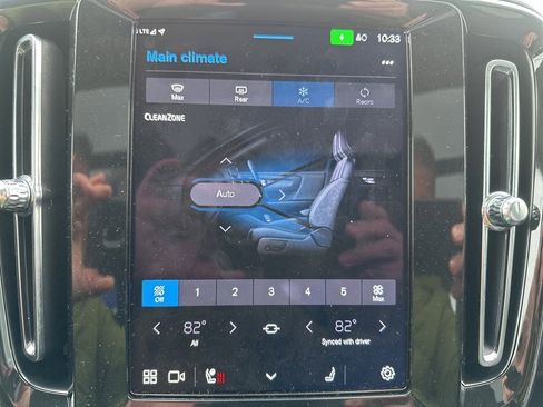 Certified 2025 Volvo XC40 B5 Core image 30