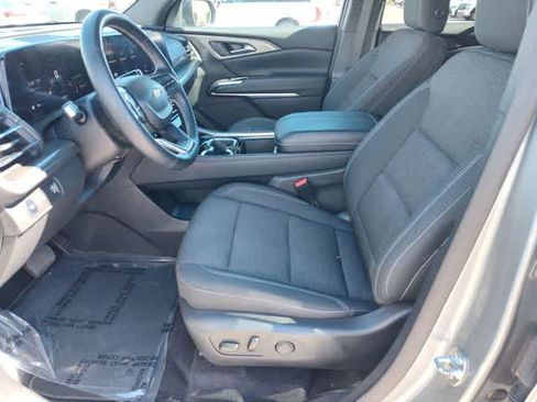 Used 2025 Chevrolet Traverse LT w/ Driver Confidence Package image 12