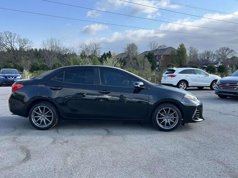 Used 2018 Toyota Corolla SE FWD image 2
