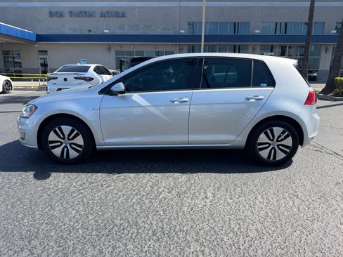 Used 2016 Volkswagen e-Golf SE image 2