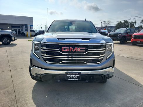 New 2026 GMC Sierra 1500 SLT image 2