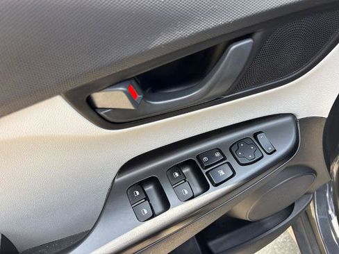 Used 2023 Hyundai Kona SE AWD/4WD image 15