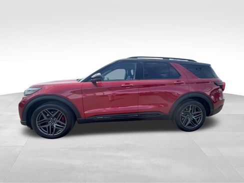 Used 2025 Ford Explorer ST image 19