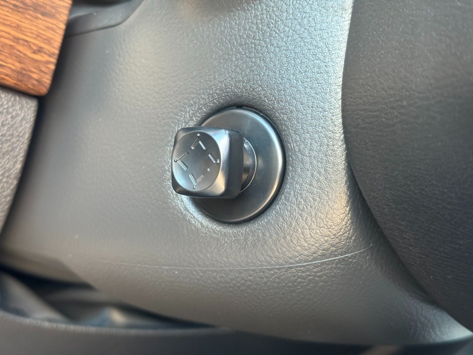 Used 2016 Nissan Titan Platinum Reserve RWD image 18