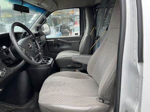Used 2017 GMC Savana 2500 RWD image 6