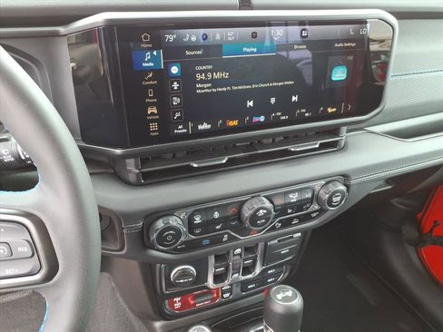 Used 2025 Jeep Wrangler Rubicon w/ Safety Group image 22