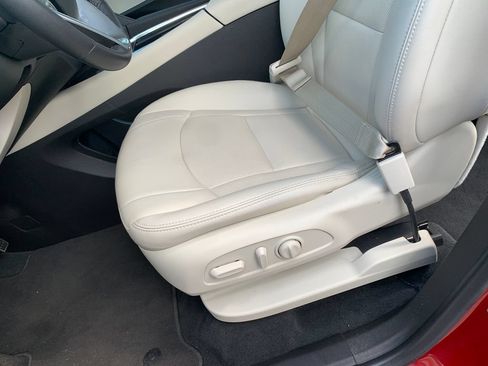 Used 2023 Buick Enclave Essence w/ Experience Buick Package FWD image 26