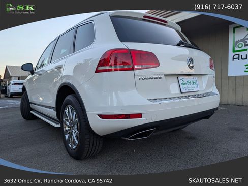 Used 2011 Volkswagen Touareg VR6 AWD/4WD image 12