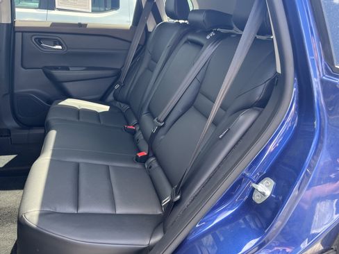 Used 2022 Nissan Rogue SV w/ SV Premium Package AWD/4WD image 18