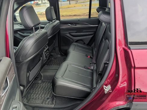 Used 2024 Jeep Grand Cherokee Limited w/ Luxury Tech Group II image 11