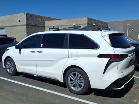 Used 2022 Toyota Sienna XSE w/ XSE Plus Package AWD/4WD image 4