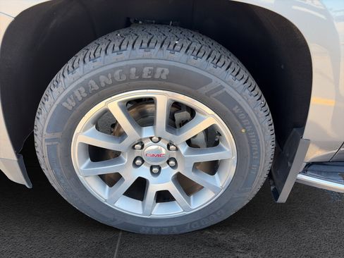 Used 2019 GMC Yukon XL Denali AWD/4WD image 25