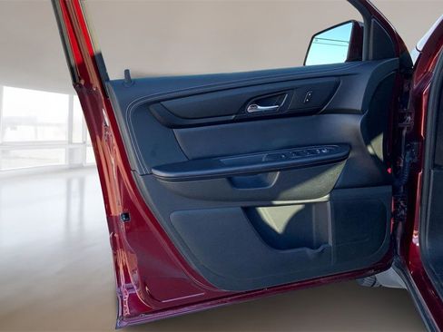 Used 2017 Chevrolet Traverse LT image 21