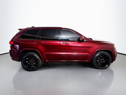 Used 2017 Jeep Grand Cherokee Altitude image 11