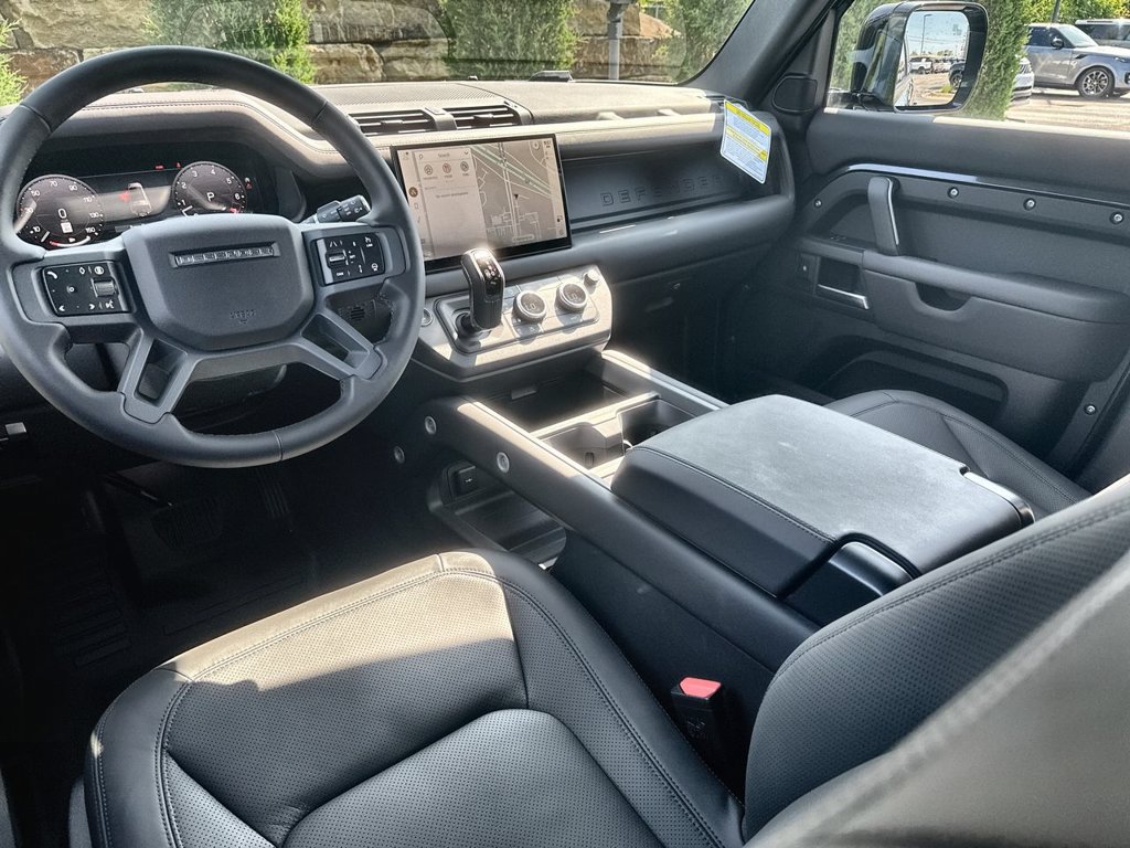 Certified 2025 Land Rover Defender 130 X-Dynamic SE AWD/4WD image 13