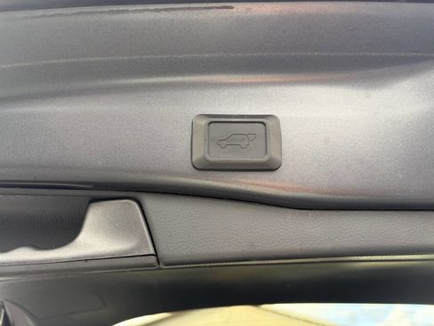 Used 2020 Toyota RAV4 Limited image 40